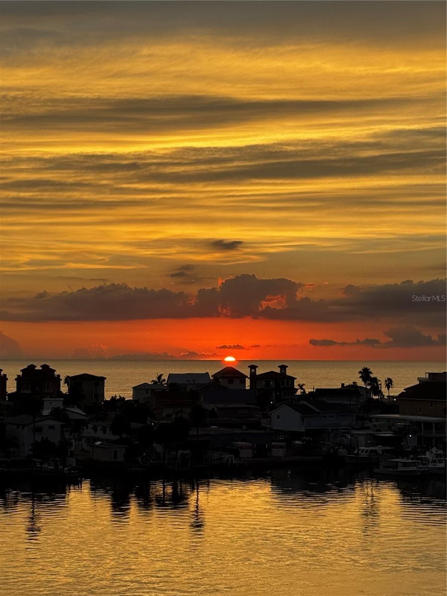 LA BAHIA CONDO - Residential