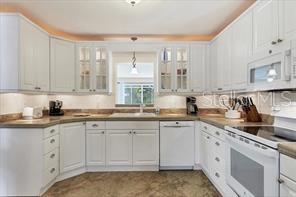 HOLIDAY HARBOR - Residential Lease