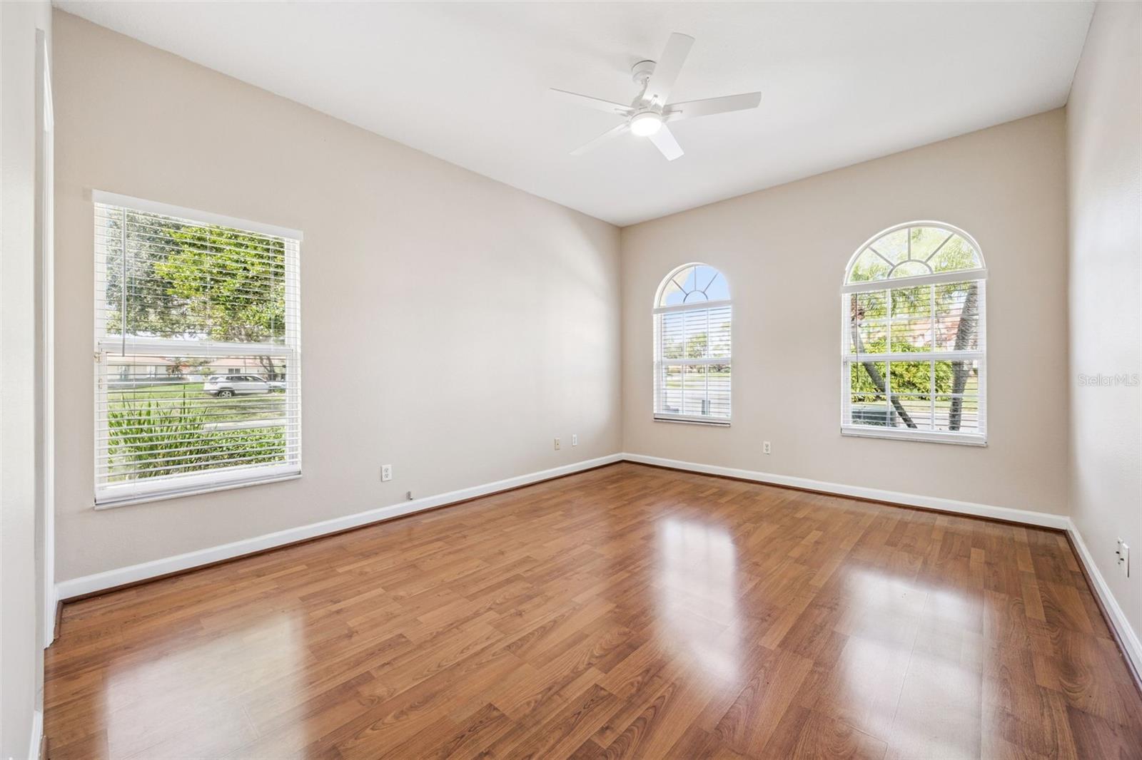 RICHMOND SQUARE SUB - Residential