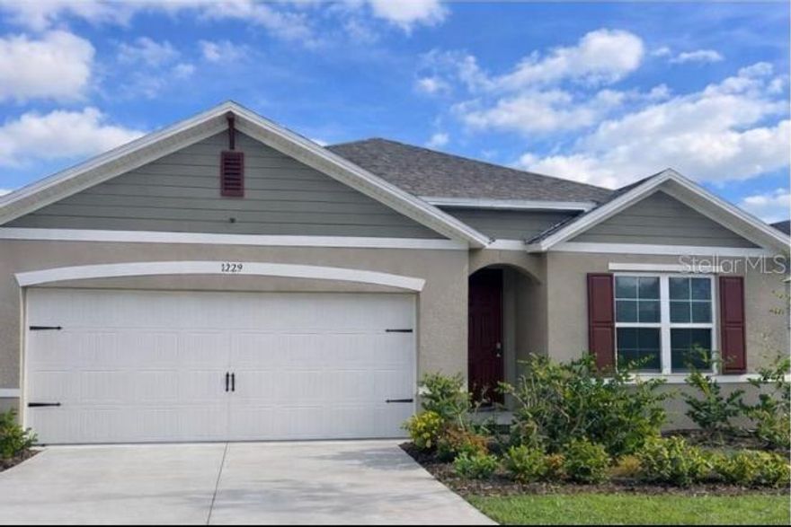 Almost new house, price to sell. This house is well located near Disney and I-4, Hospital, Shopping center... Make appointment to see it and you will love it. There is a nice community pool and playground for family to enjoy. Measurement seem to be accurate but it is recommended to verify.
