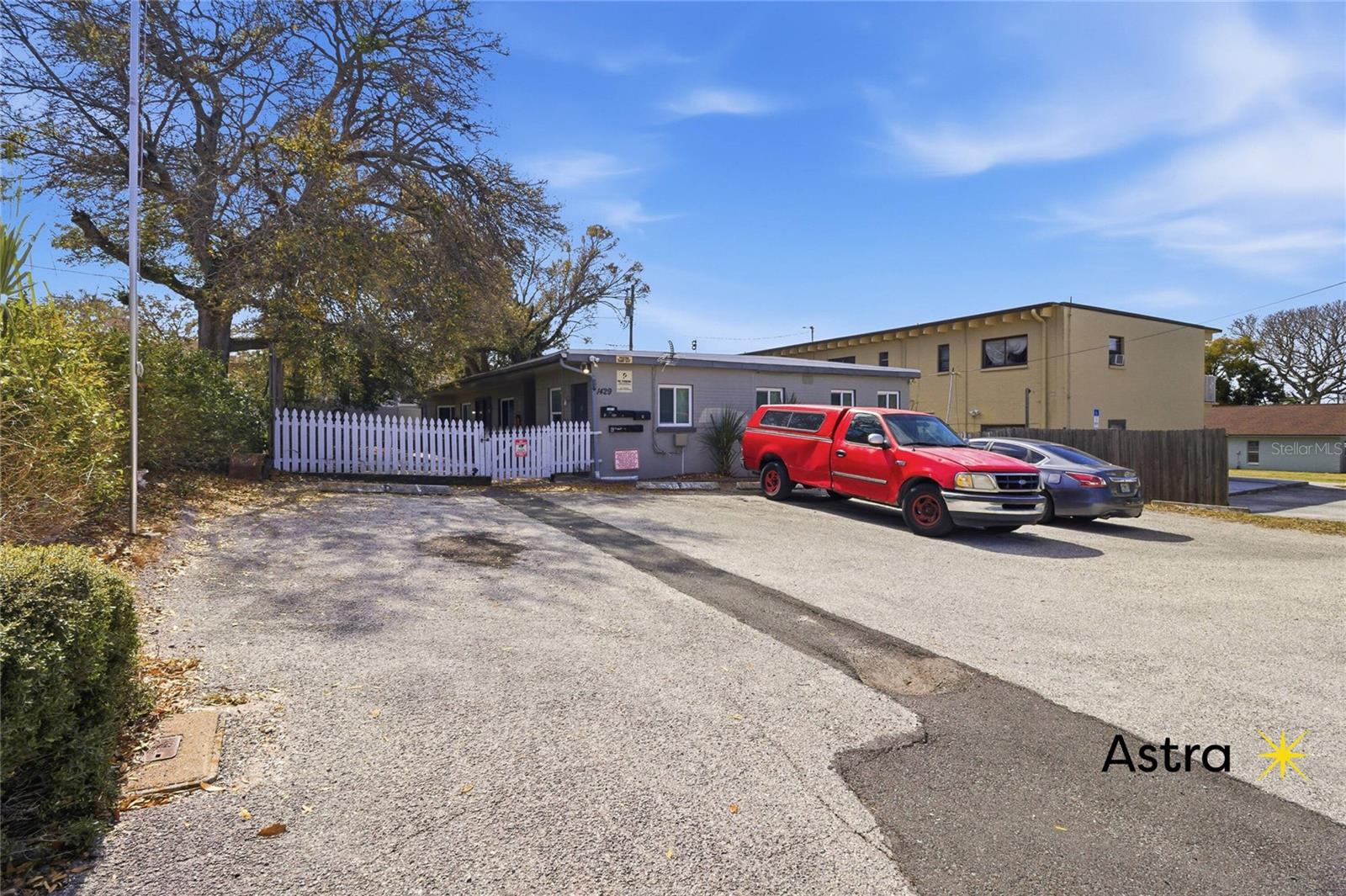 1429 LAURA STREET