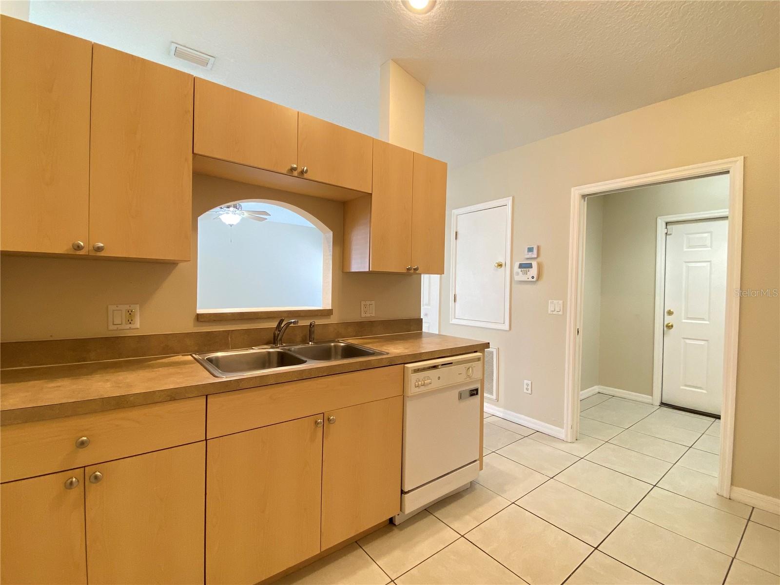 DELTONA LAKES UNIT 06 - Residential Lease