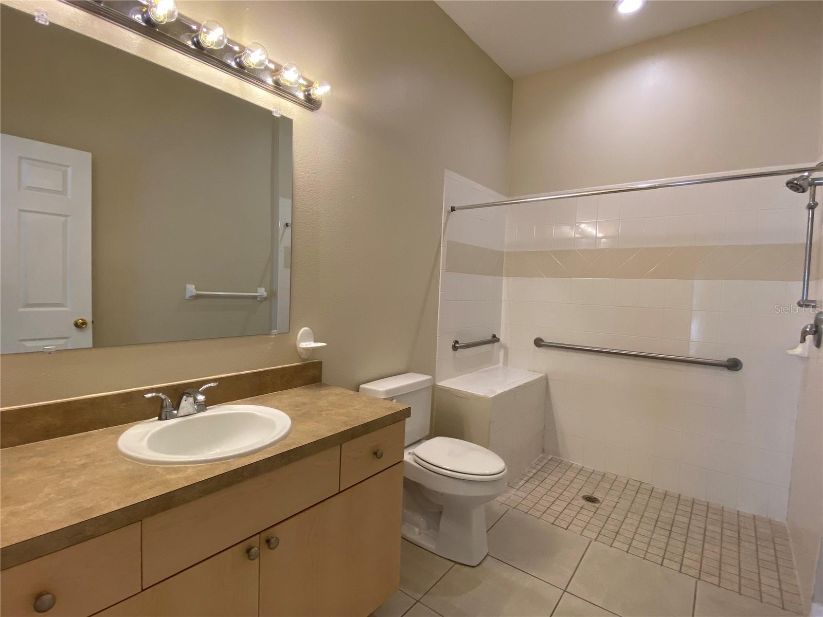 DELTONA LAKES UNIT 06 - Residential Lease