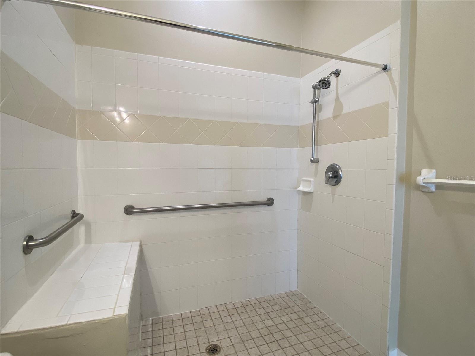 DELTONA LAKES UNIT 06 - Residential Lease