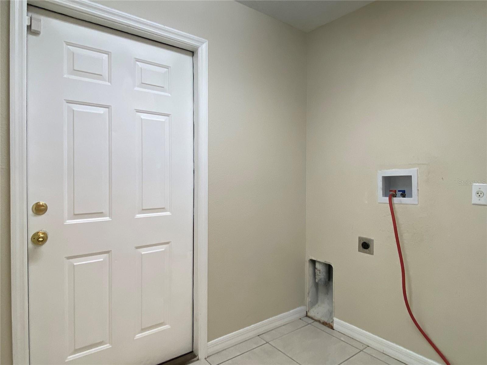 DELTONA LAKES UNIT 06 - Residential Lease