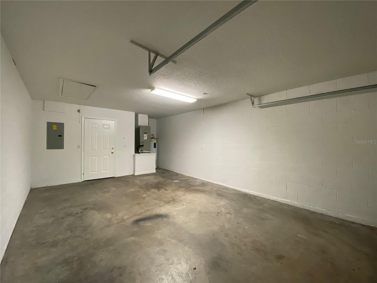 DELTONA LAKES UNIT 06 - Residential Lease