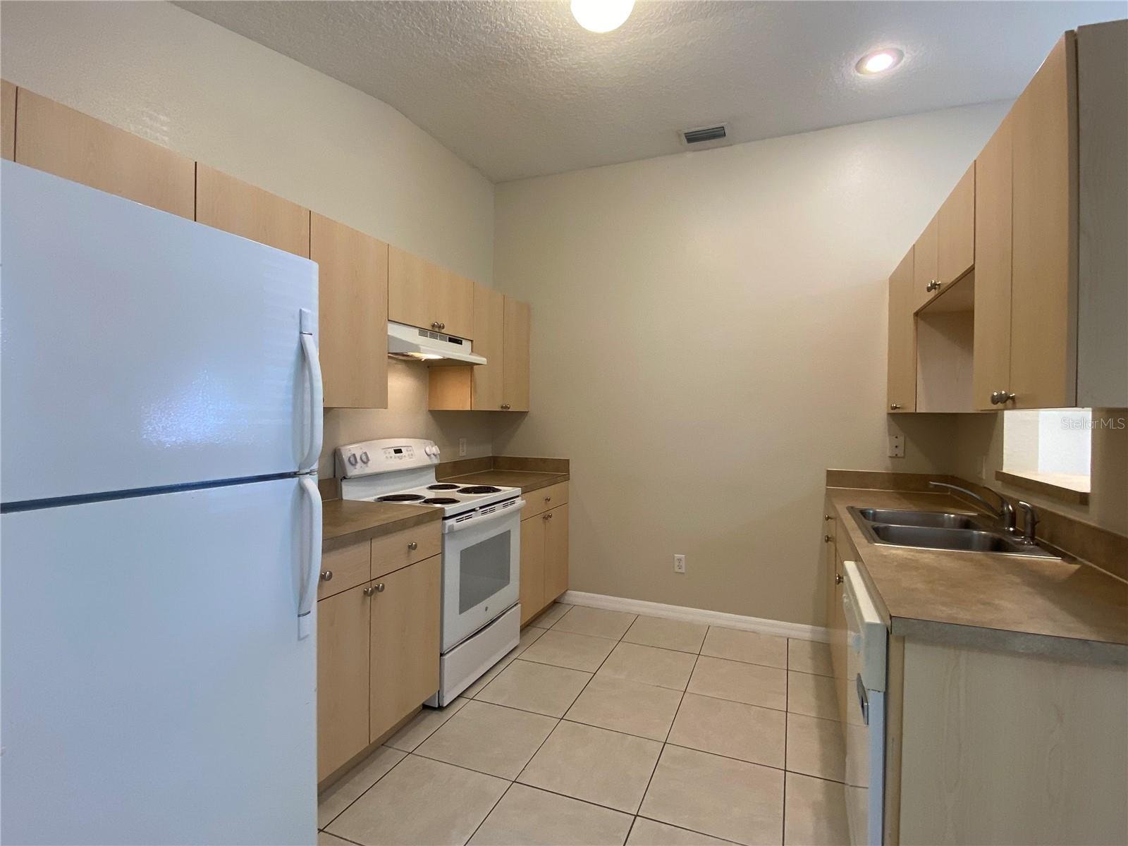 DELTONA LAKES UNIT 06 - Residential Lease