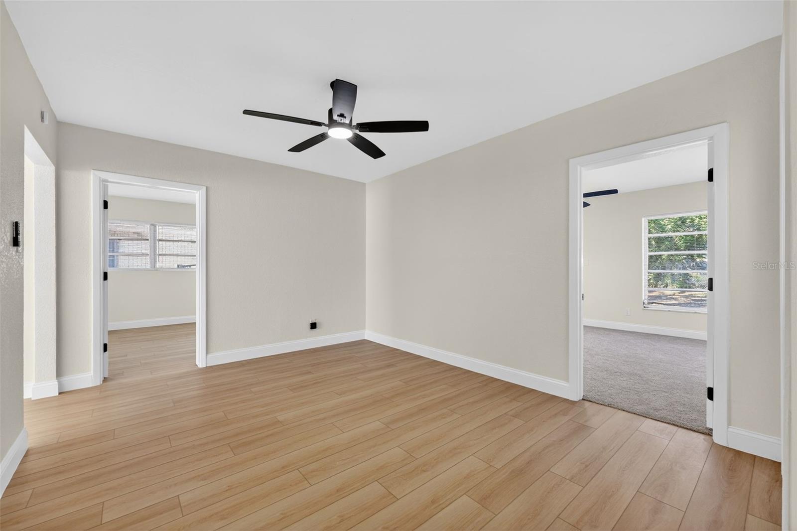 WHITE OAKS - Residential