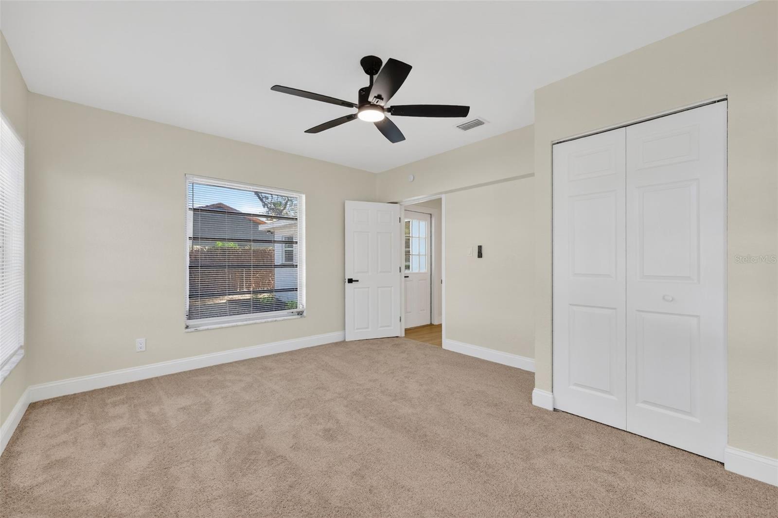 WHITE OAKS - Residential