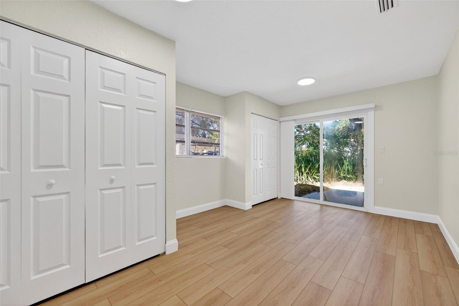 WHITE OAKS - Residential