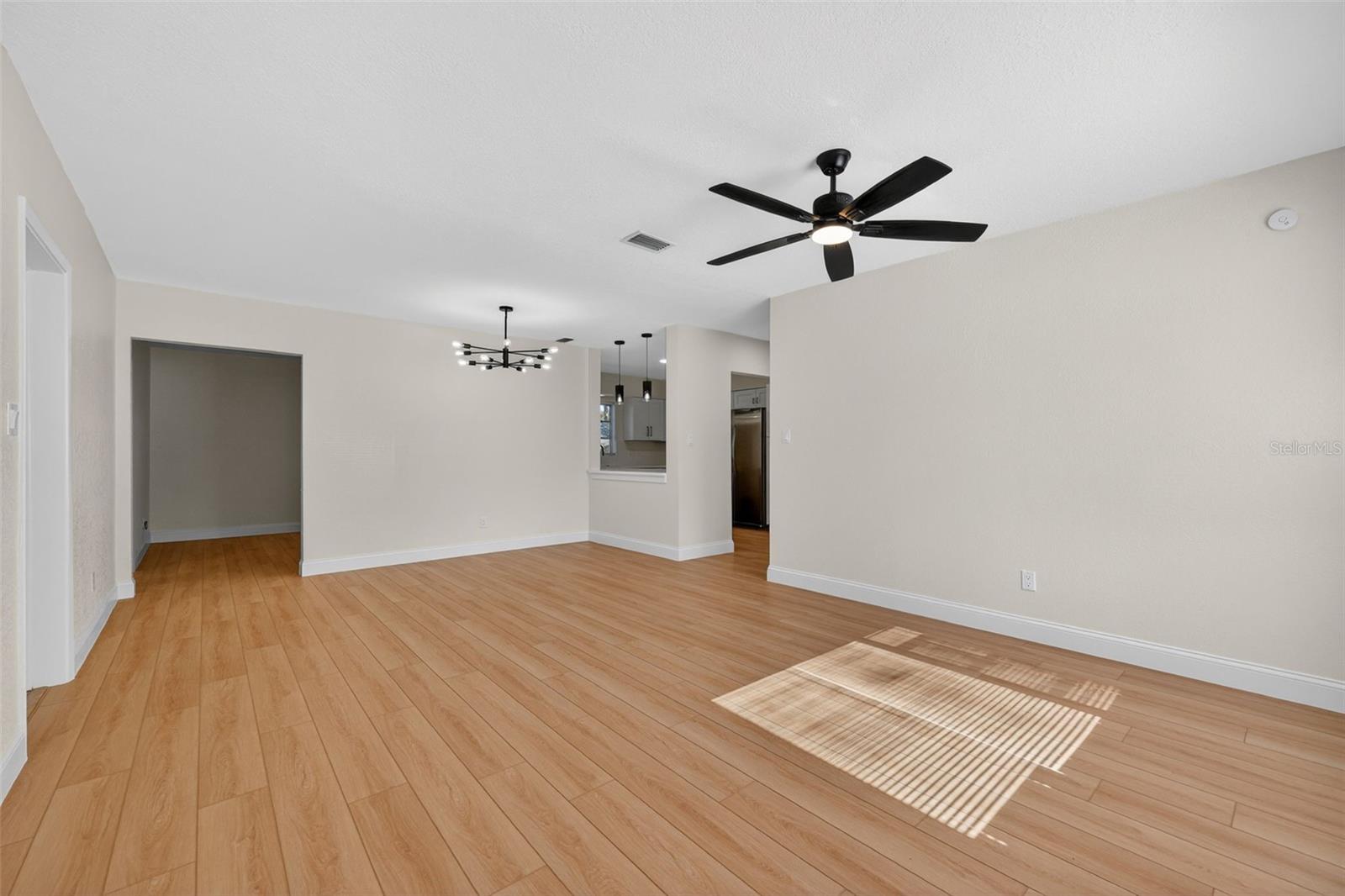 WHITE OAKS - Residential