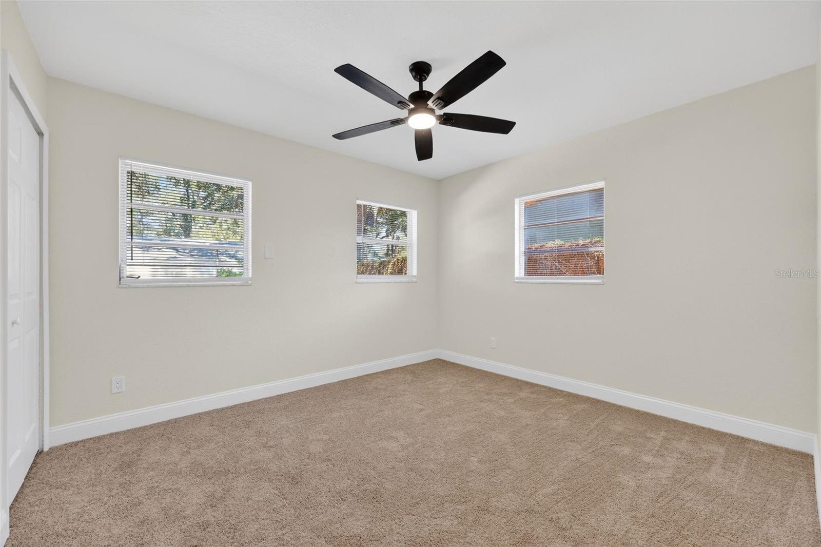 WHITE OAKS - Residential