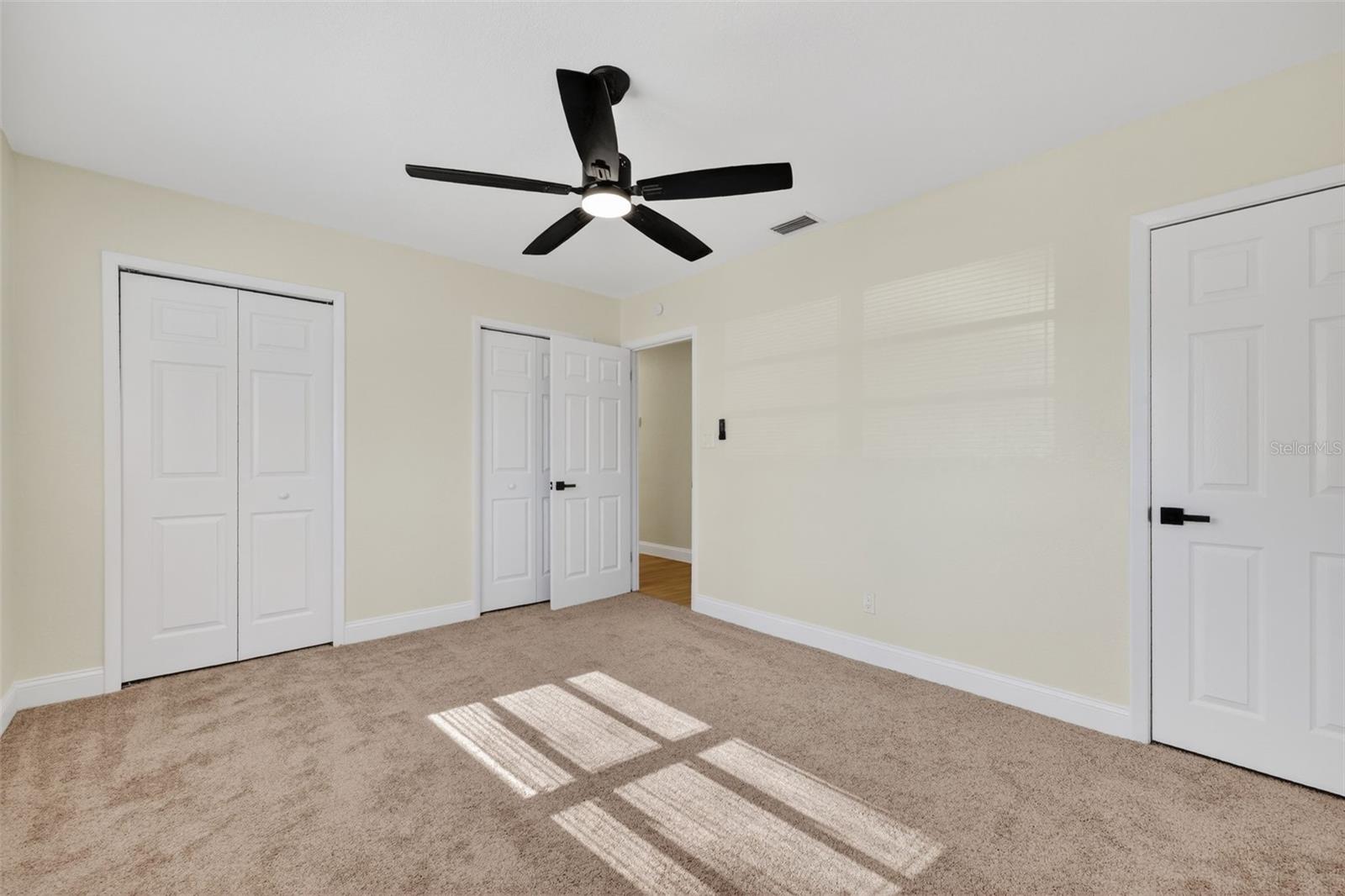 WHITE OAKS - Residential