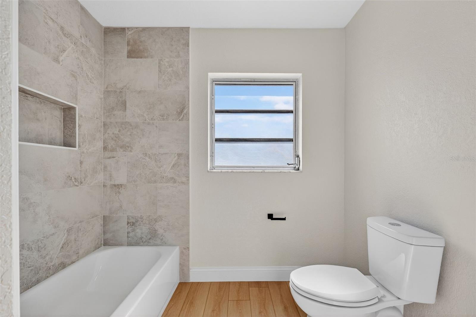 WHITE OAKS - Residential