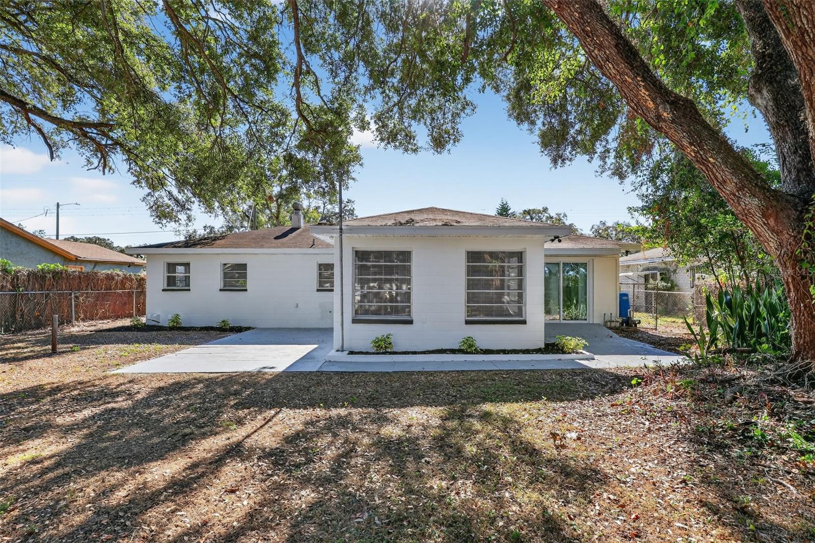 WHITE OAKS - Residential