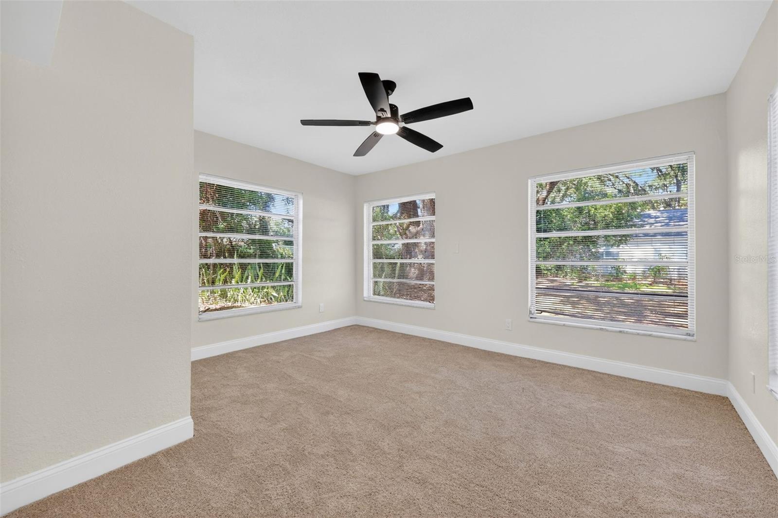 WHITE OAKS - Residential