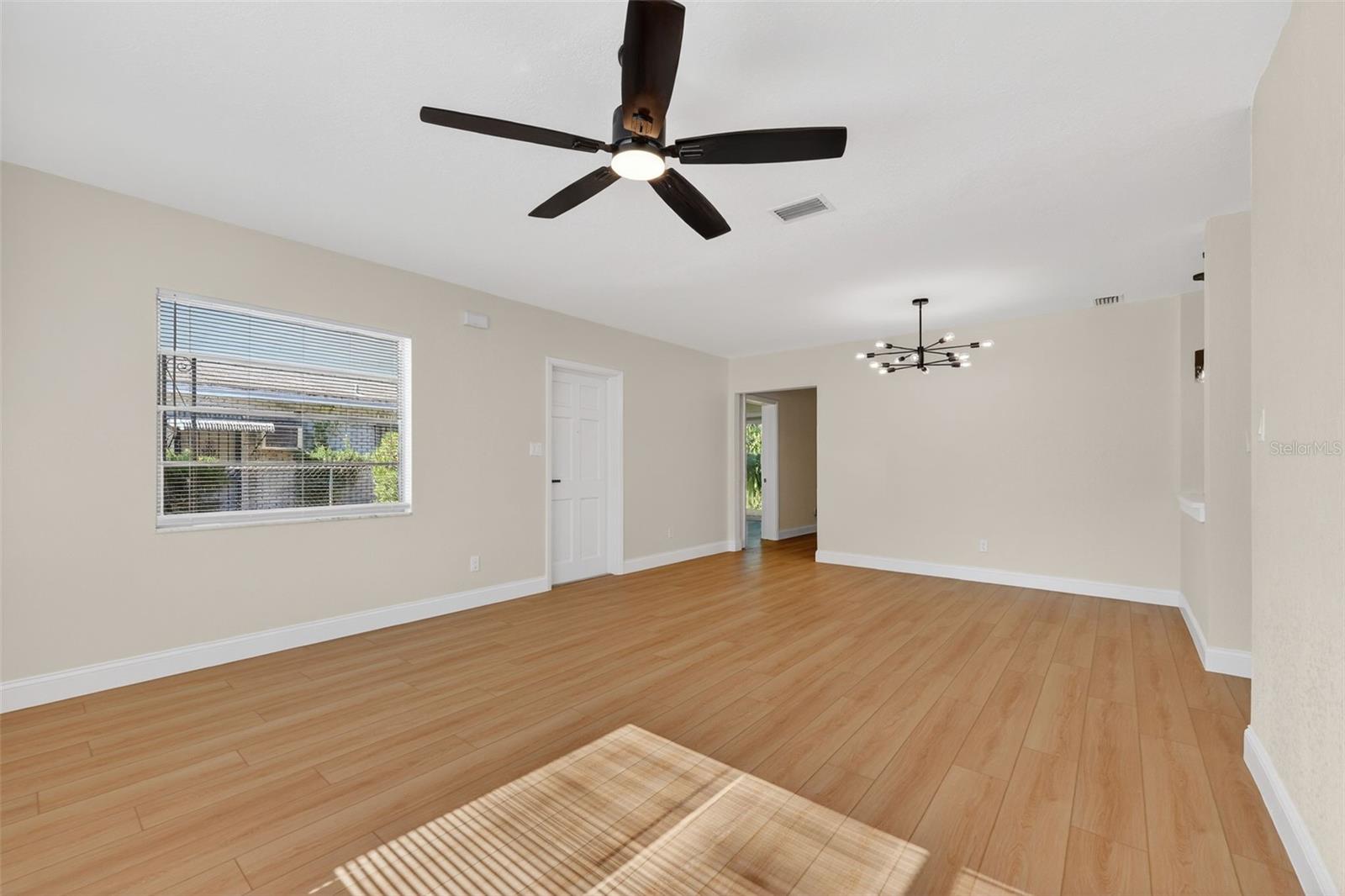 WHITE OAKS - Residential