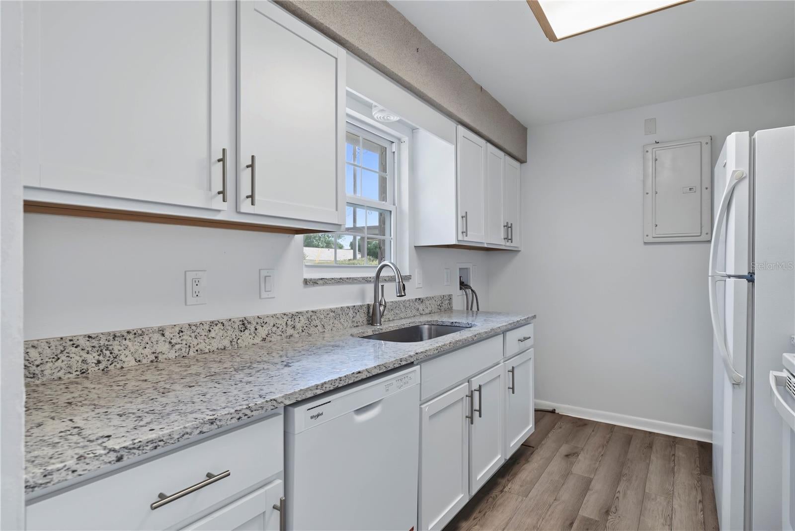 328 E EVERGREEN AVENUE