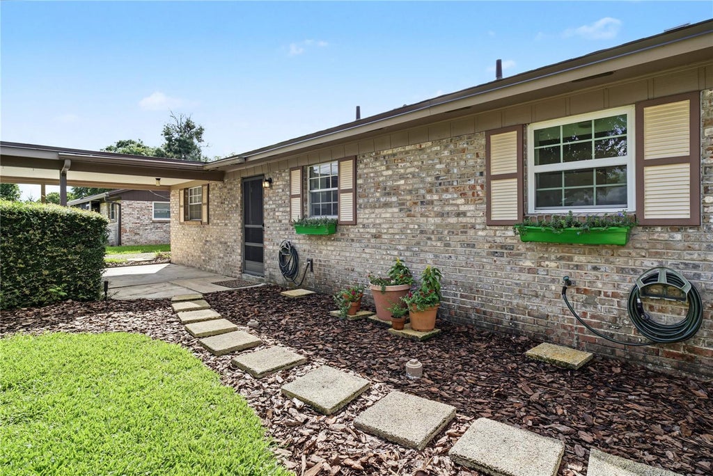 Photo of 328 E Evergreen Avenue, Longwood, FL 32750 (MLS # O6443094)