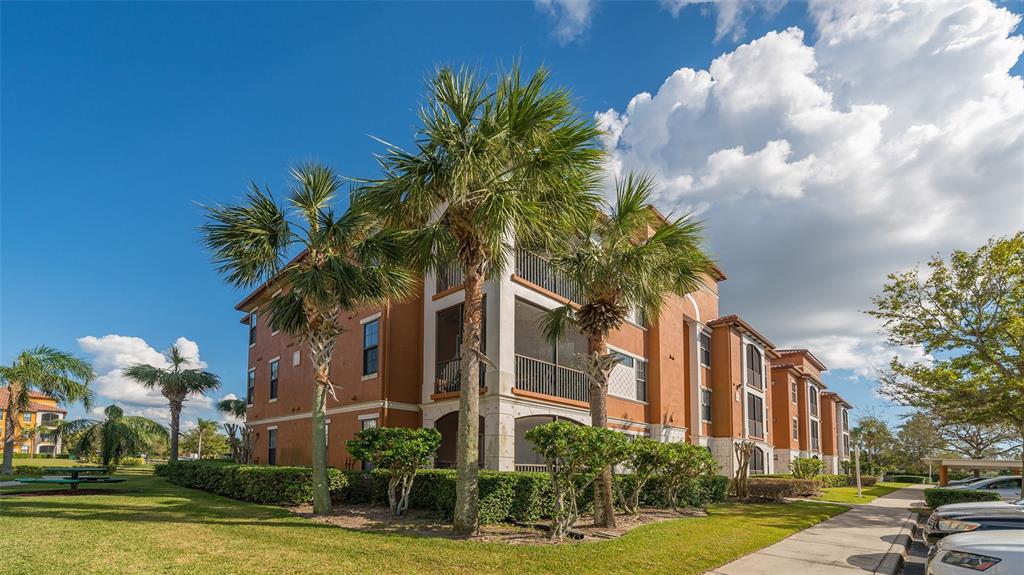 Newly remodeled and beautifully decorated 3rd floor 2 bedroom 2 bath Condo.Located in the gated Serenata Condo Complex just off University.
The Kitchen is all new with light cabinetry. The Living room is open and looks out to the screened-in Lanai .The
Master bedroom has a King size bed, ensuite bath,large walk-in closet and TV. The guest bedroom has a Queen size bed and another large walk-in closet .
Serenata offers a beautiful resort-style pool ,a ,clubhouse ,24 hour fitness center, tennis courts , lakes ,walking paths and a car wash area. All this is in walking distance to shops, restaurants , coffee shops and more. Just 10 miles to downtown Sarasota, Lido Beach and 5 miles to The UTC Mall and I75. 1 small dog allowed . High season price (Dec-April)includes $75 a month Electric ,water , cable and internet. Please call for off-season rates. There is no elevator in this building.