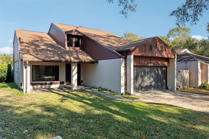 Renovated 3 bed, 2.5 bath two-story home at 435 Loblolly Lane in Moss Pointe, East Orlando.
Vaulted ceilings and a cozy wood-burning fireplace in great room.
Fully updated: architectural shingle roof (2022), new gutters, re-piped, fresh interior paint.
Dark stainless kitchen appliances, new 2025 AC & full HVAC, fully waterproof rigid core luxury vinyl plank (LVP) flooring & baseboards throughout, updated kitchen cabinets/hardware, modernized bathrooms (new vanities, fixtures, lighting, reglazed showers).
New washer/dryer with plans, full electrical re-devicing.
Spacious partially fenced backyard for entertaining.
2-car garage, guest half bath down, all bedrooms up.
Minutes to 417/408, UCF, Valencia, Waterford Lakes, Downtown.
Low HOA $260/year, large community field with mature trees.
Over $55k in quality updates. Move-in ready!