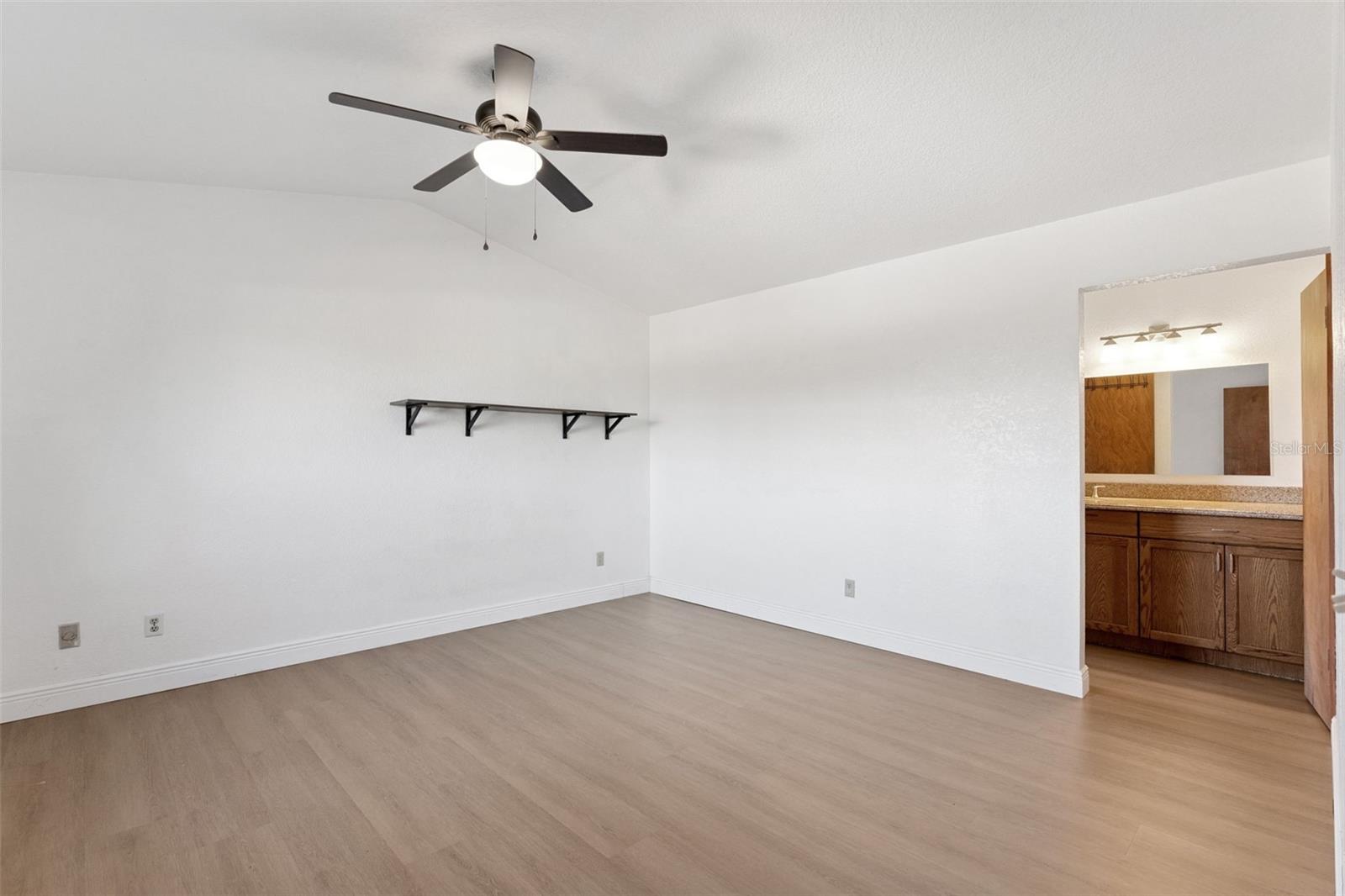 MOSS POINTE - Residential