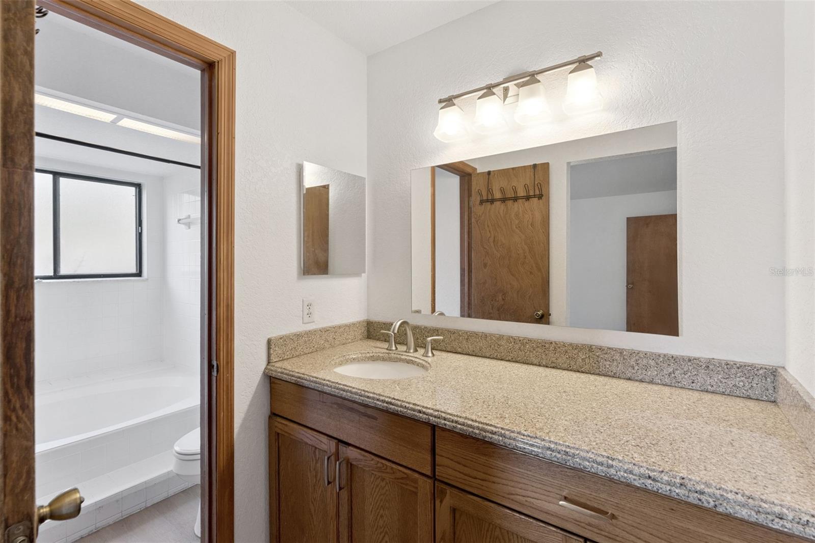 MOSS POINTE - Residential