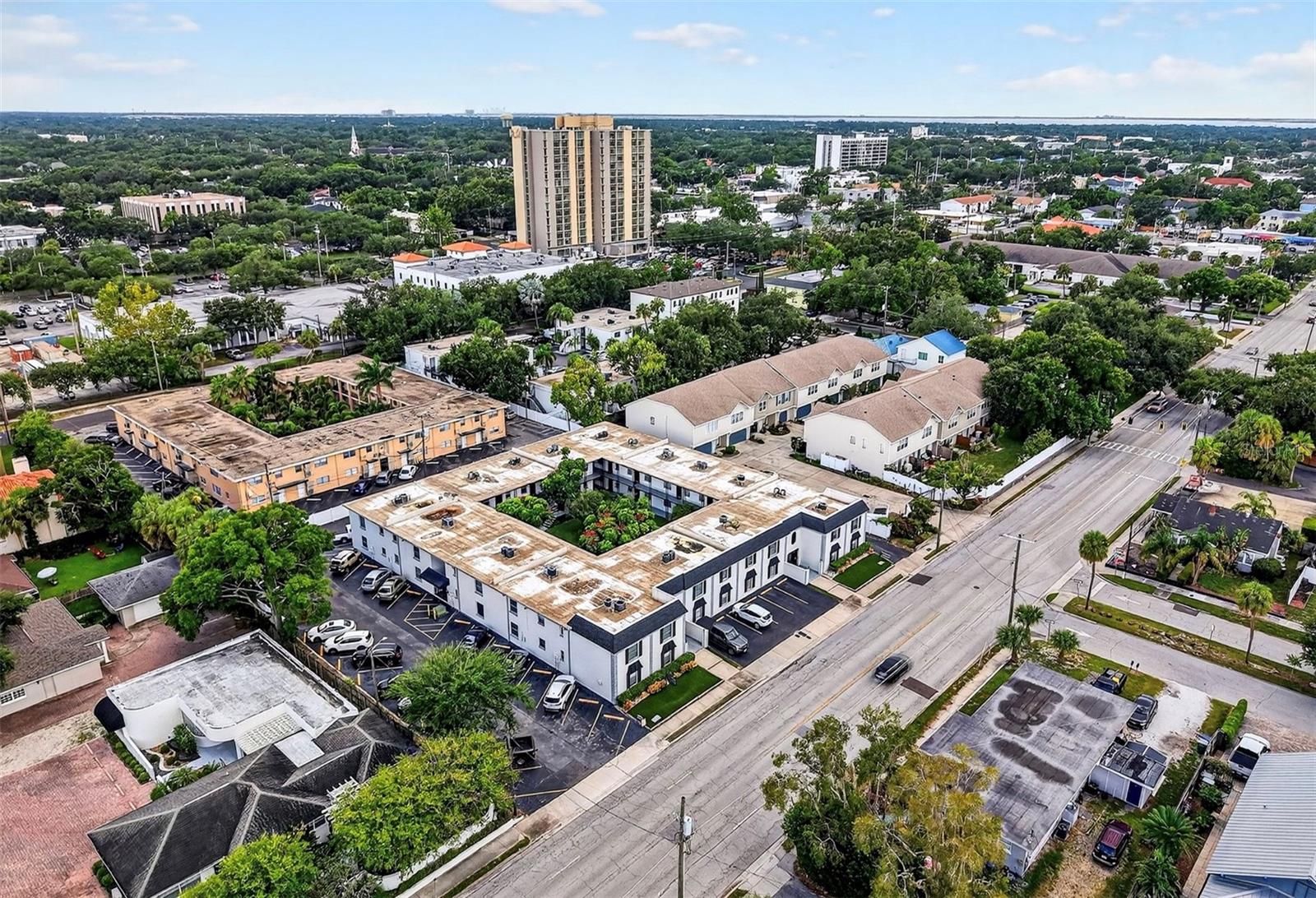 CHATEAU DE SEVILLE A CONDOMINI - Residential Lease