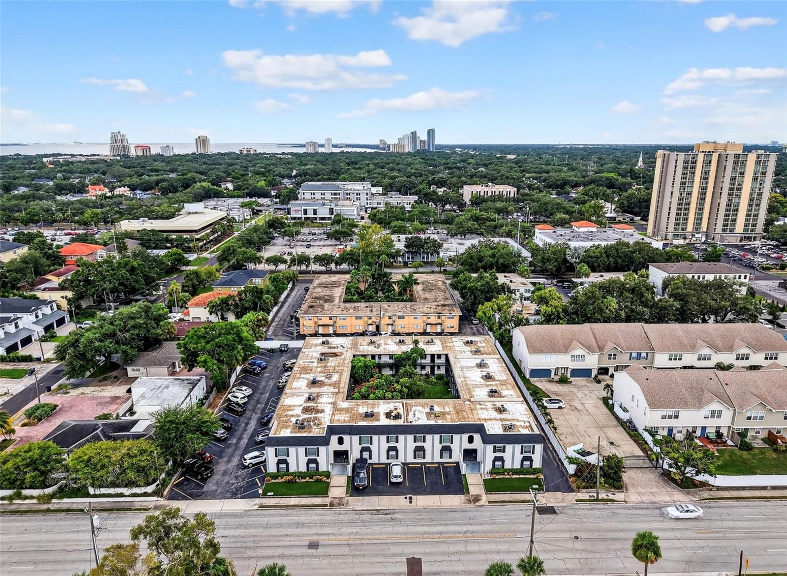 CHATEAU DE SEVILLE A CONDOMINI - Residential Lease