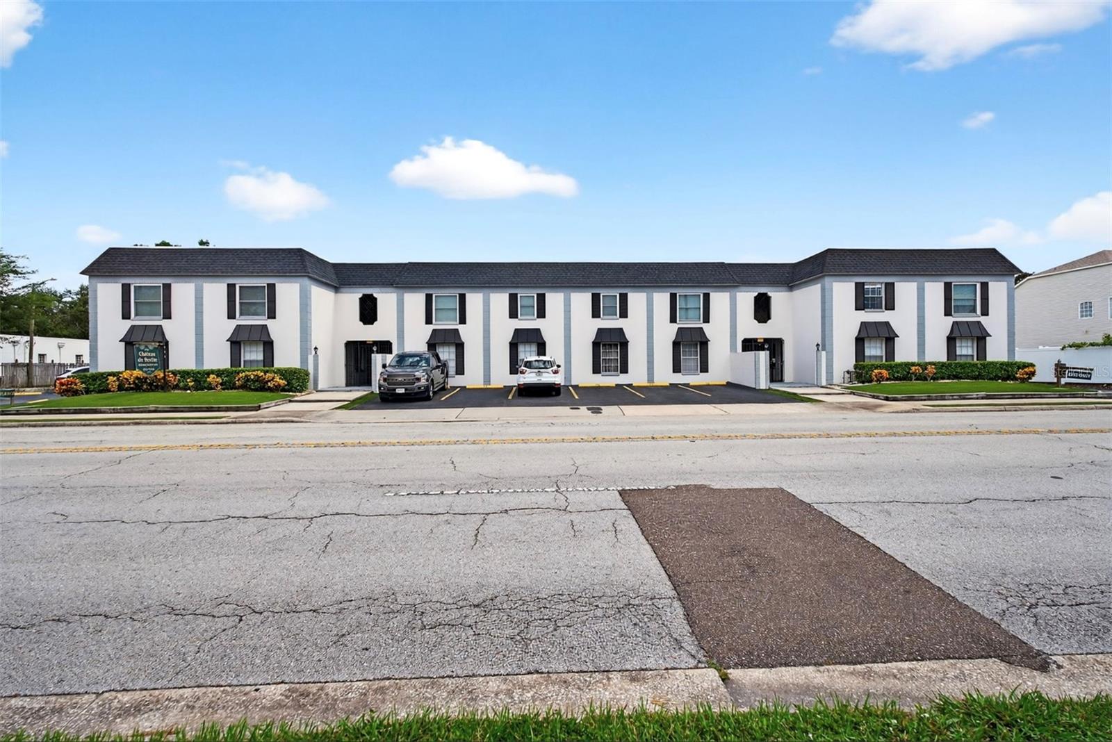 CHATEAU DE SEVILLE A CONDOMINI - Residential Lease