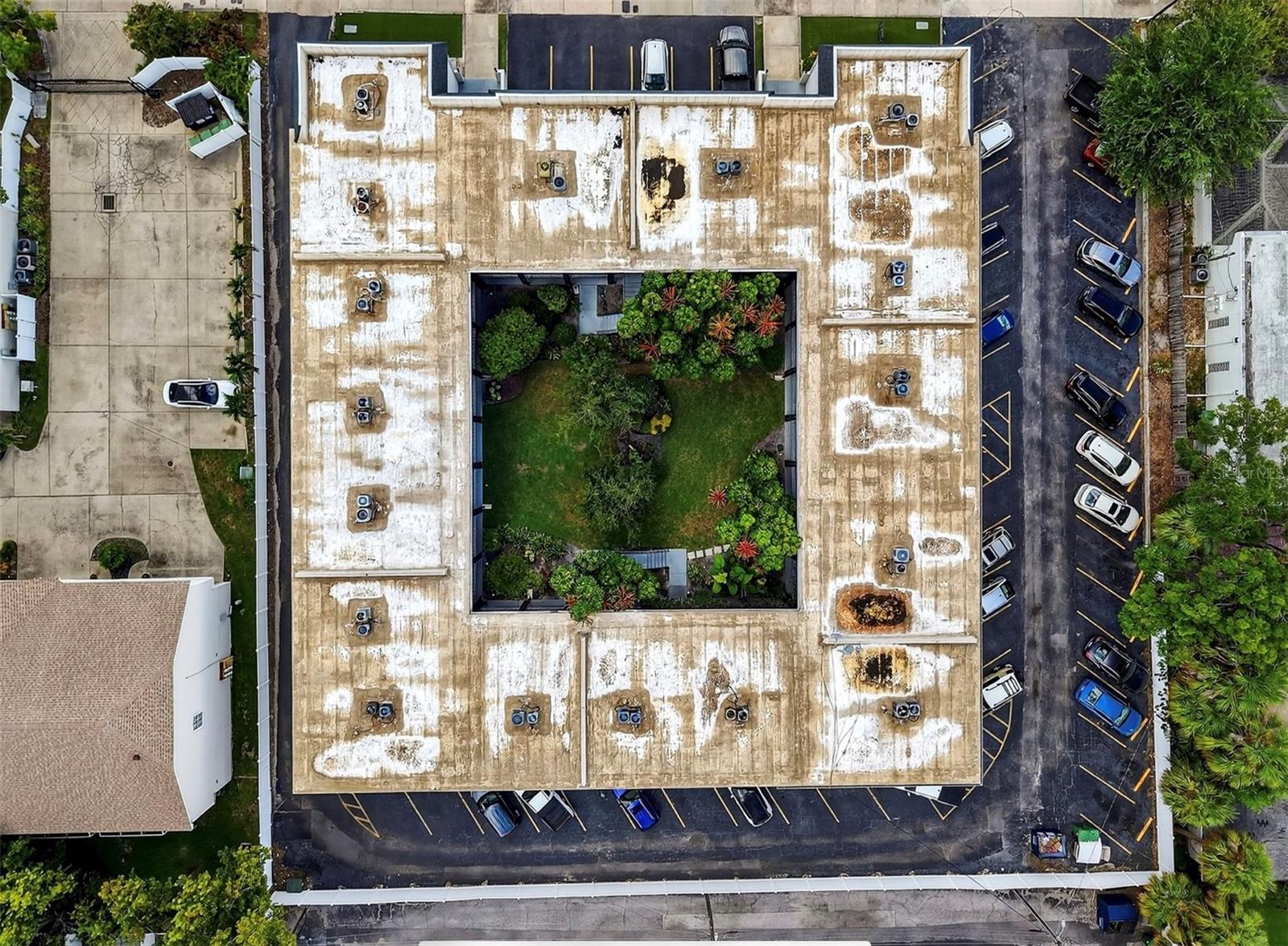 CHATEAU DE SEVILLE A CONDOMINI - Residential Lease