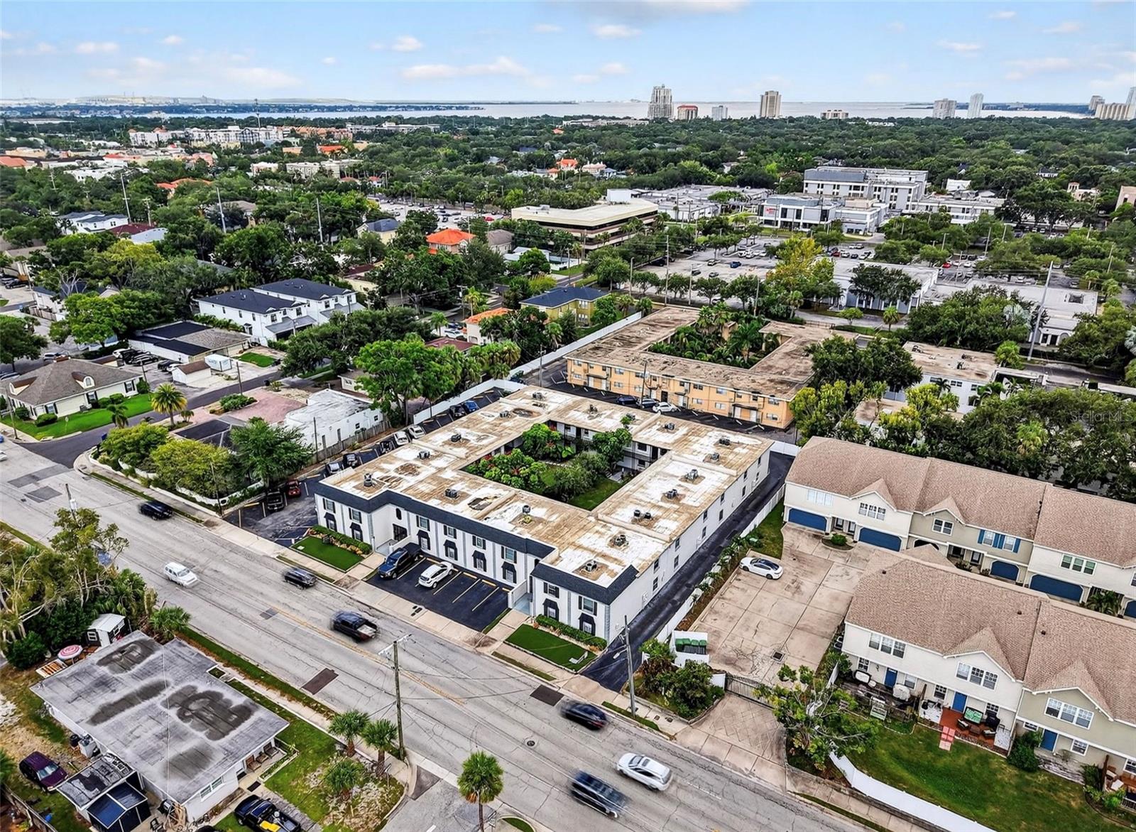 CHATEAU DE SEVILLE A CONDOMINI - Residential Lease