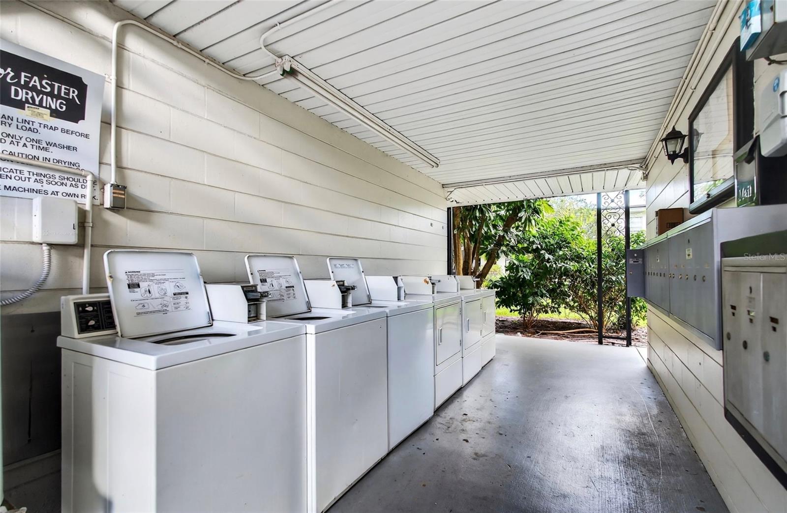 CHATEAU DE SEVILLE A CONDOMINI - Residential Lease