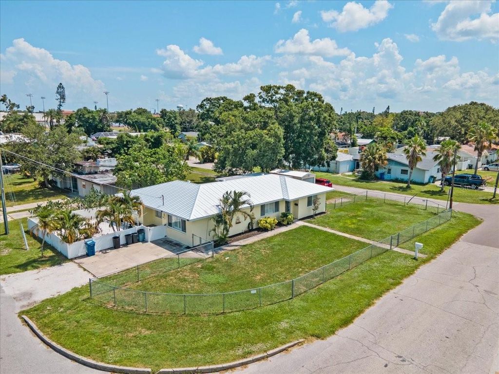 Photo of 3402 15th Avenue W, Bradenton, FL 34205 (MLS # A4659890)