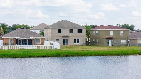 A home in LAKELAND