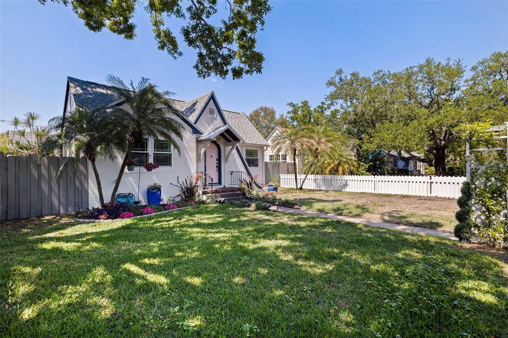 Photo of 1610 14th Street N, St Petersburg, FL 33704 (MLS # TB8470701)
