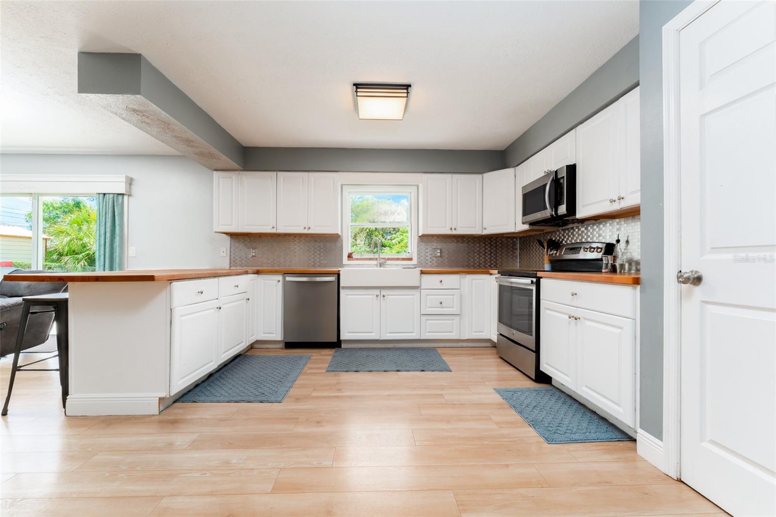 PROVIDENCE OAKS - Residential