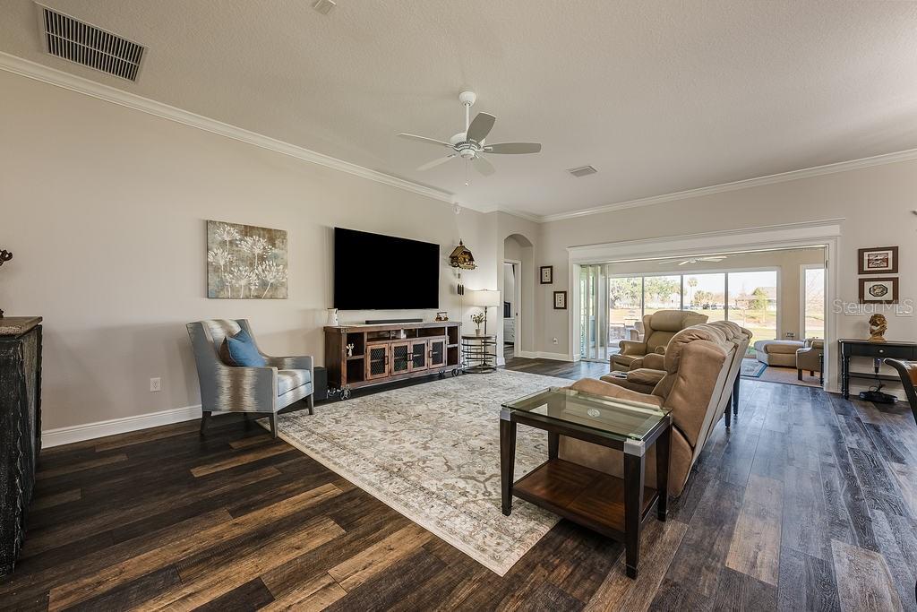VILLAGES/SOUTHERN OAKS UN 36 - Residential