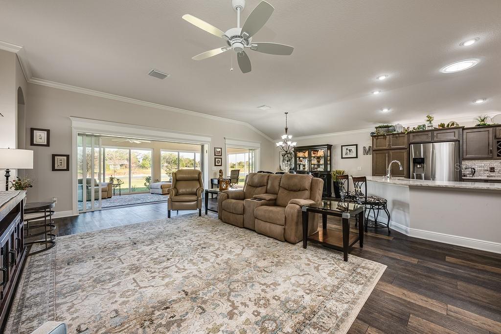 VILLAGES/SOUTHERN OAKS UN 36 - Residential