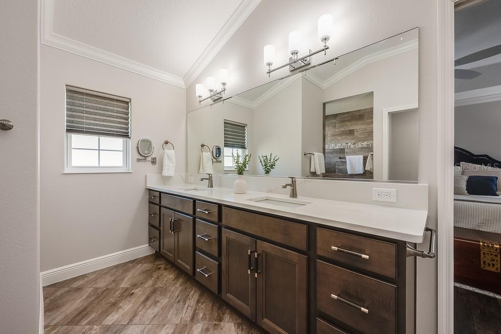 VILLAGES/SOUTHERN OAKS UN 36 - Residential