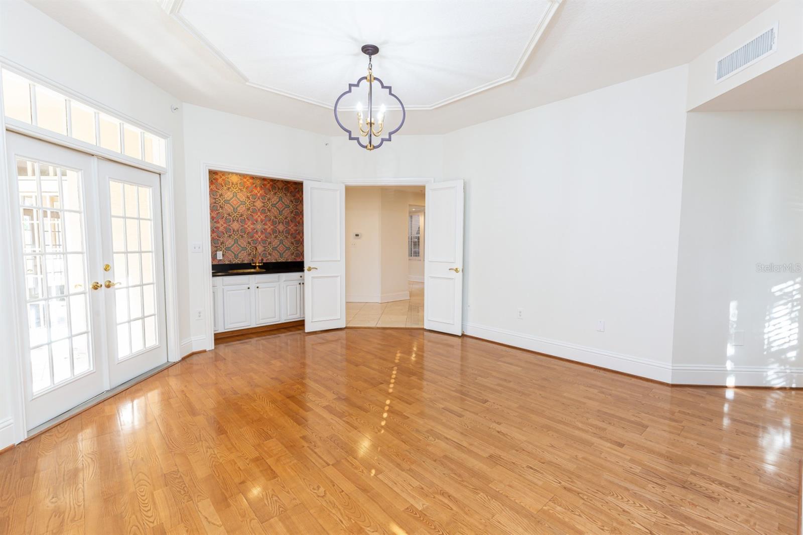 147 INTERLACHEN PLACE - Residential