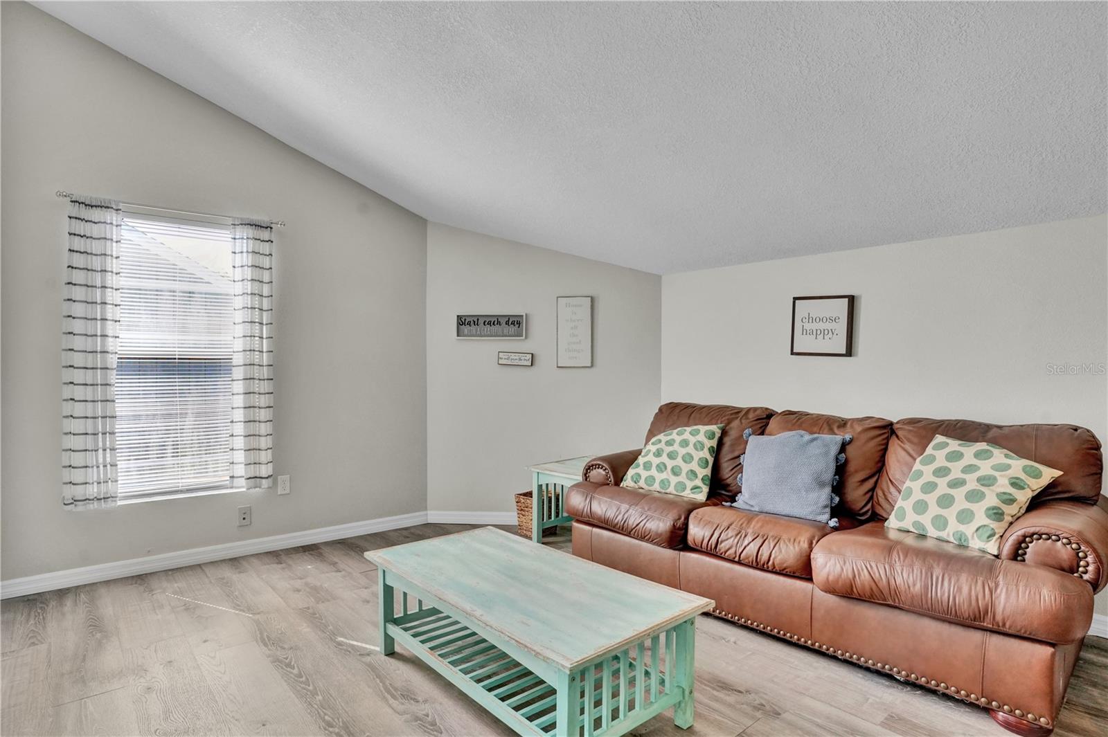 FLORA-VILLA - Residential