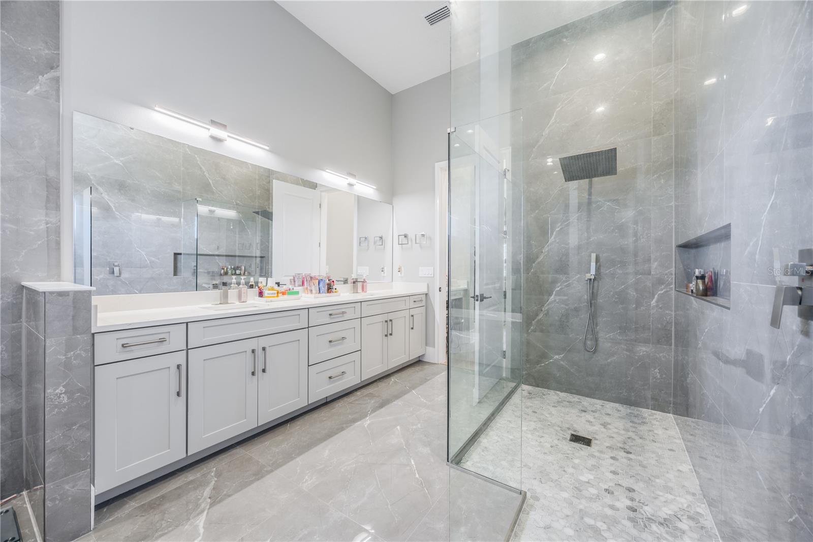 AVALON RIDGE - Residential