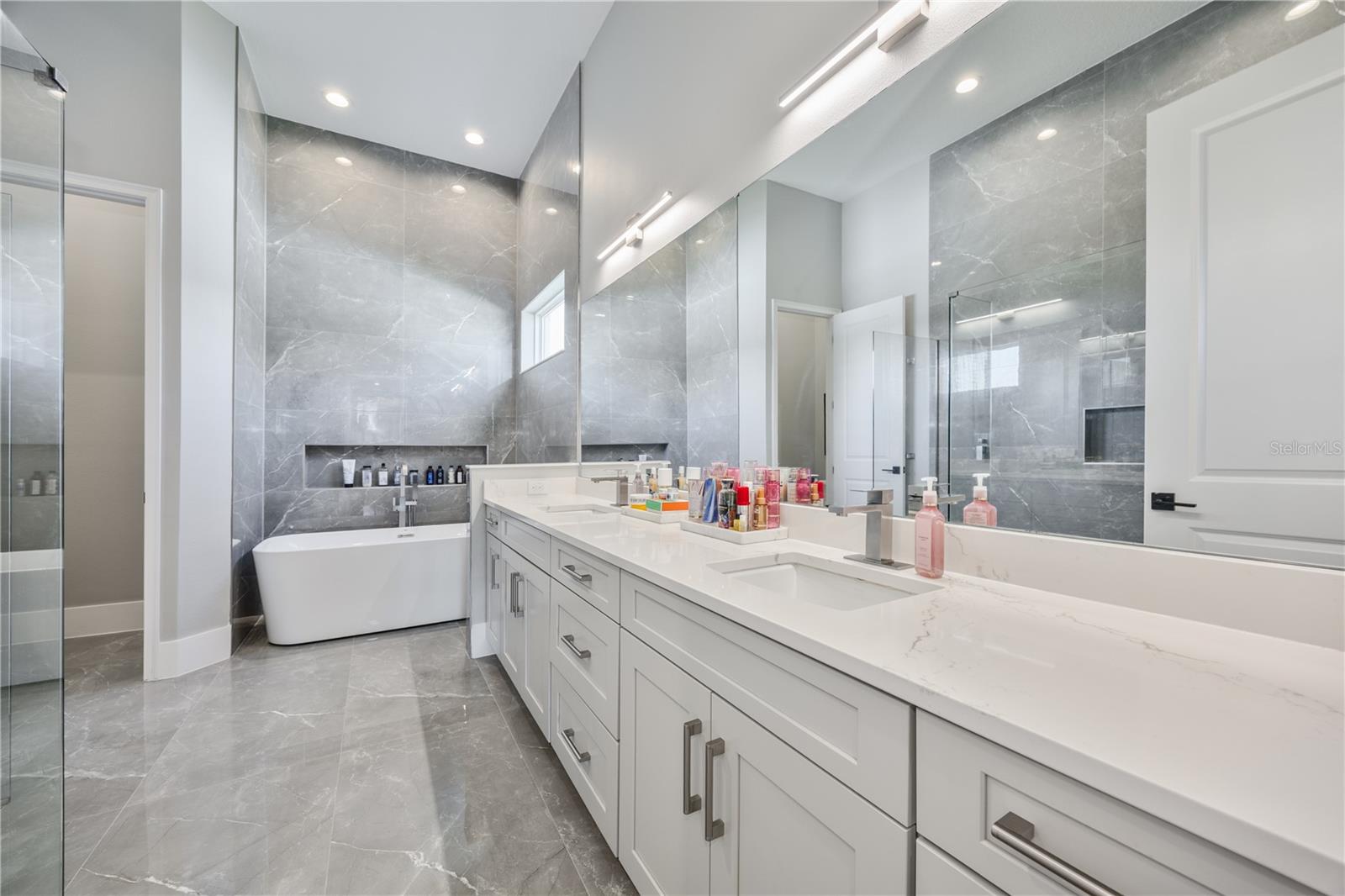 AVALON RIDGE - Residential