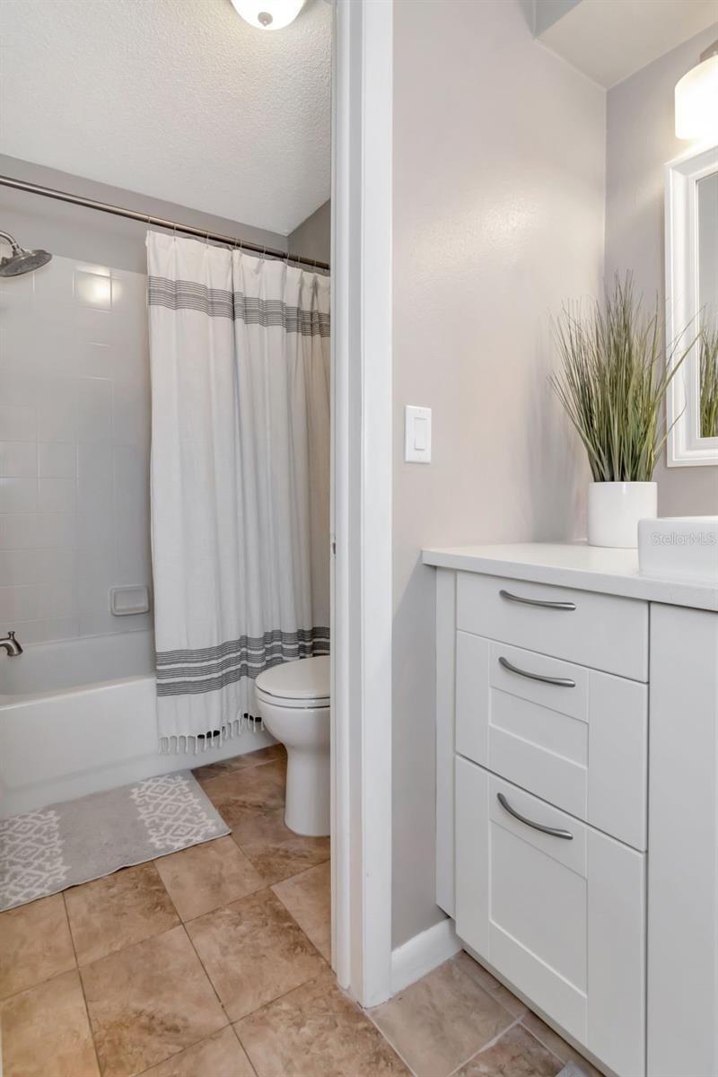 TAMPA BAYSHORE VILLAS CONDOMIN - Residential