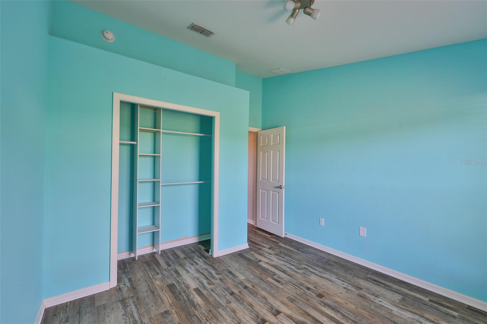 AYERSWORTH GLEN - Residential