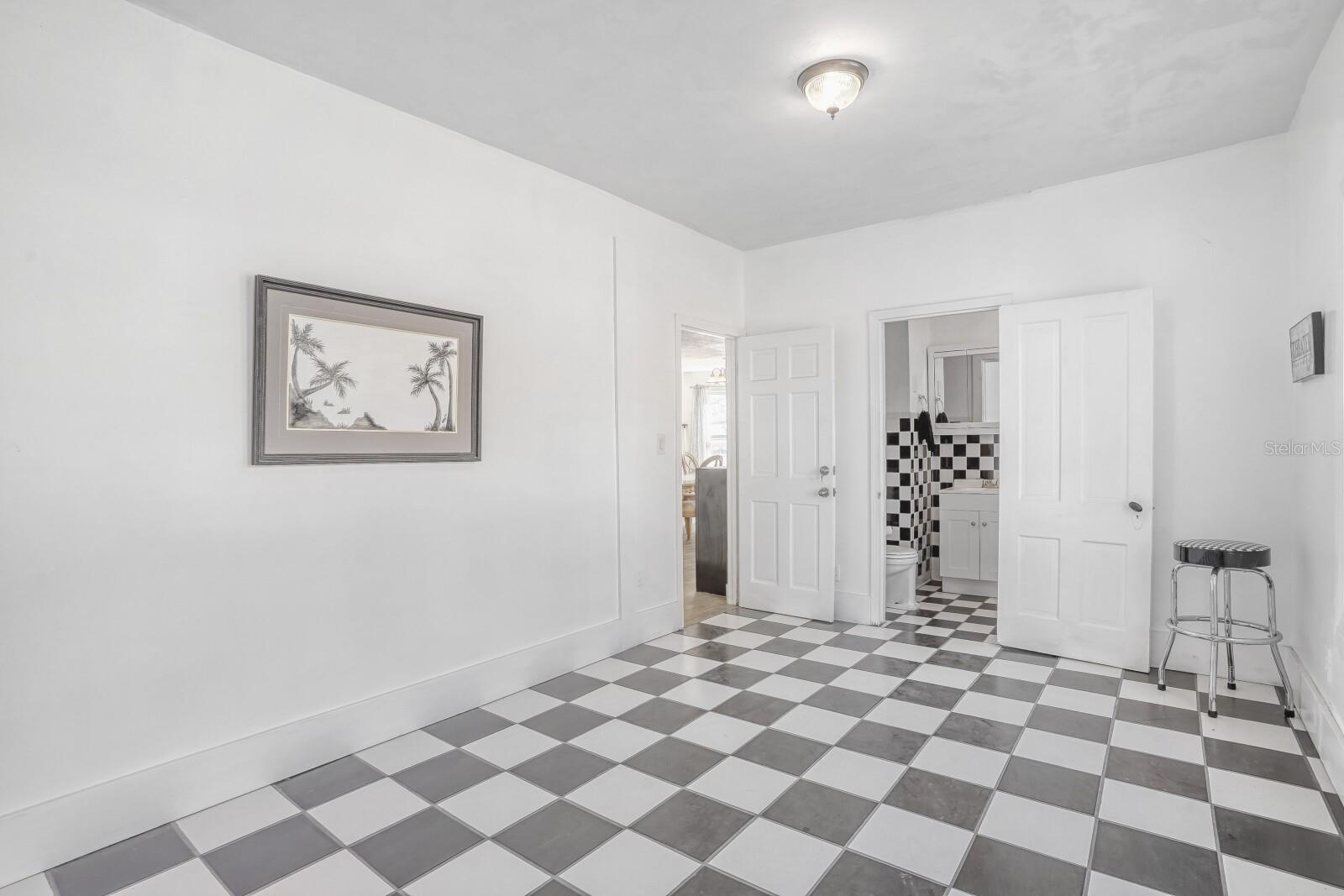 MAIN STREET - Residential