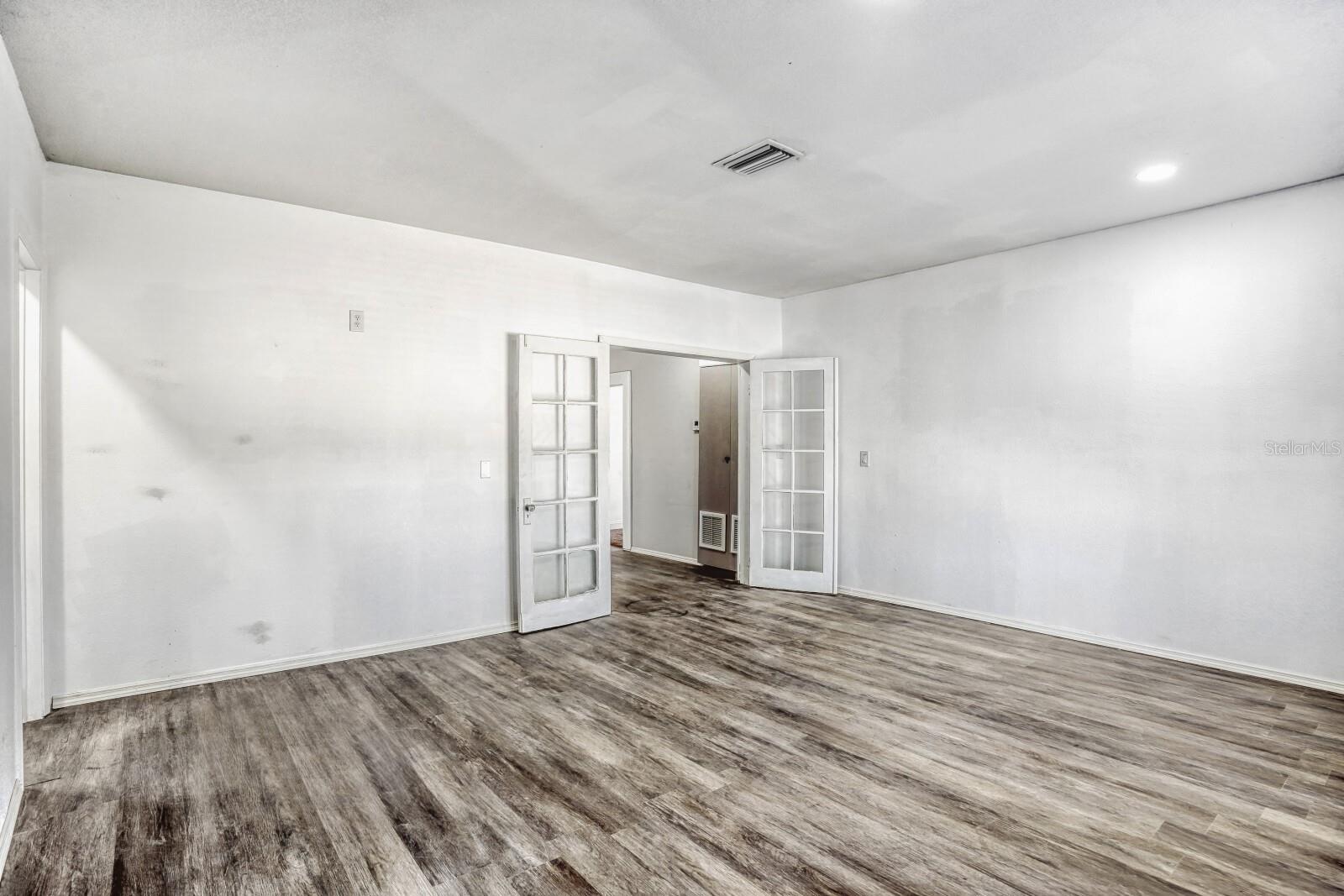 MAIN STREET - Residential