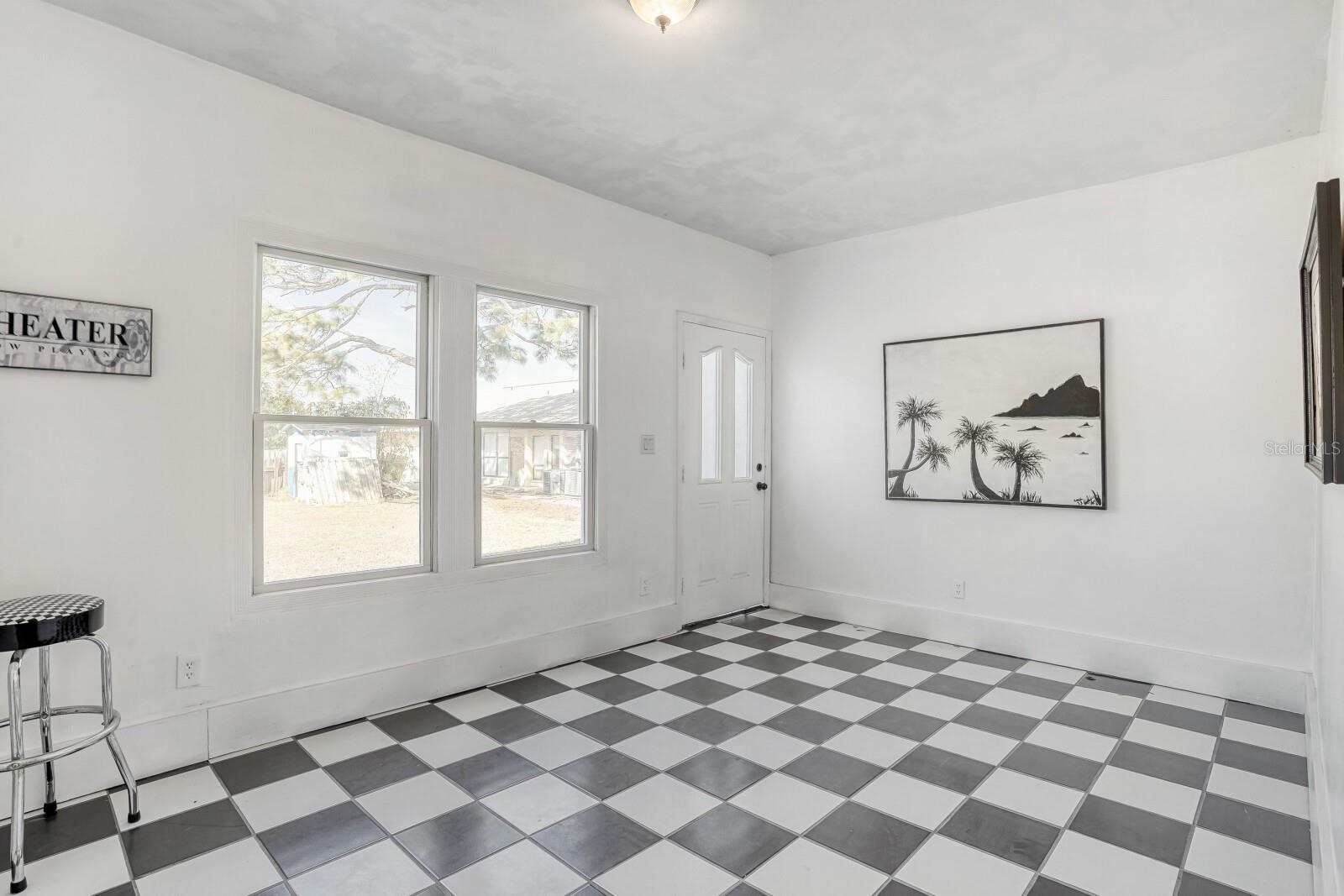 MAIN STREET - Residential