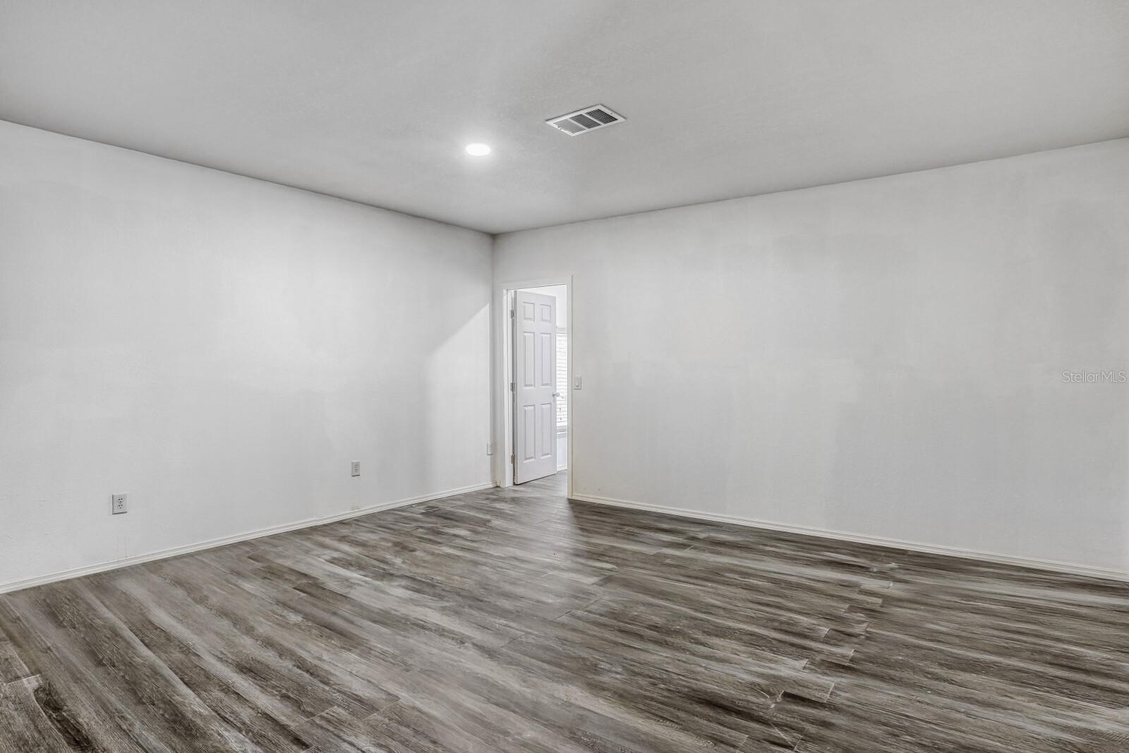 MAIN STREET - Residential